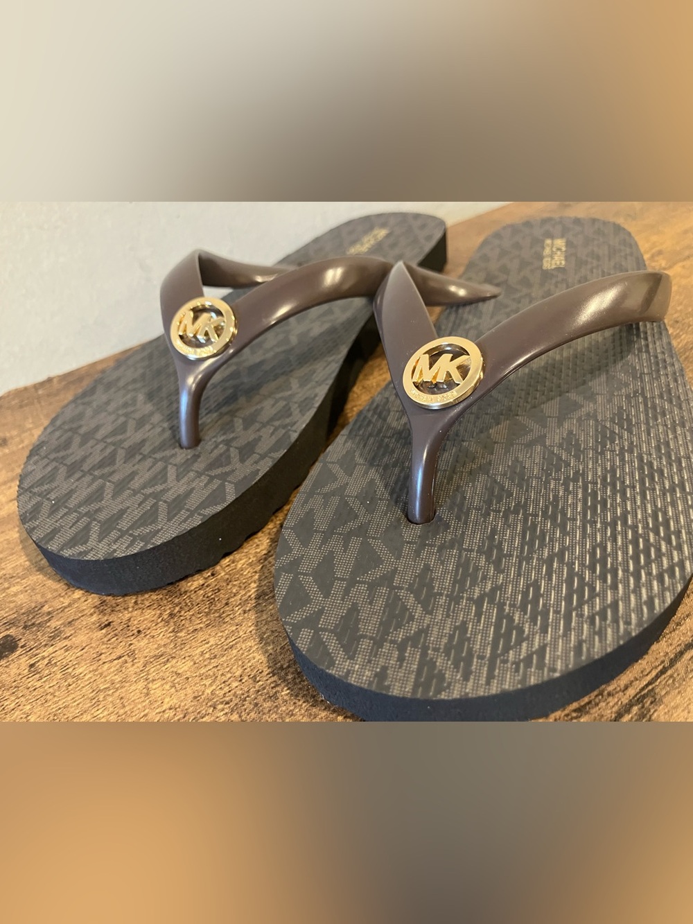 Michael Kors flip-flops - Picture 7 of 7